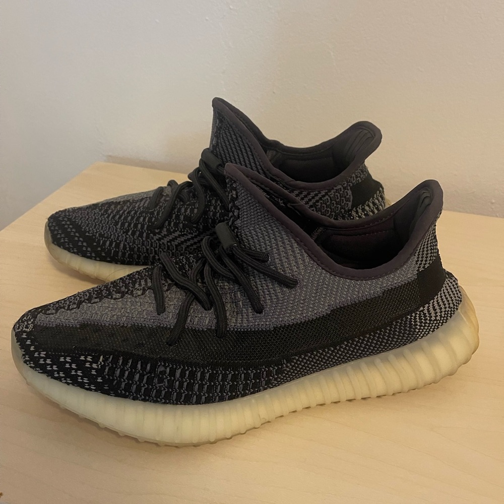 adidas Yeezy Boost 350 V2 Carbon